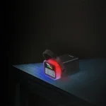 کابل‌های داخلی Lightning و USB-C در پاوربانک باکابل Powerology Halo Beam برای حذف نیاز به کابل اضافی